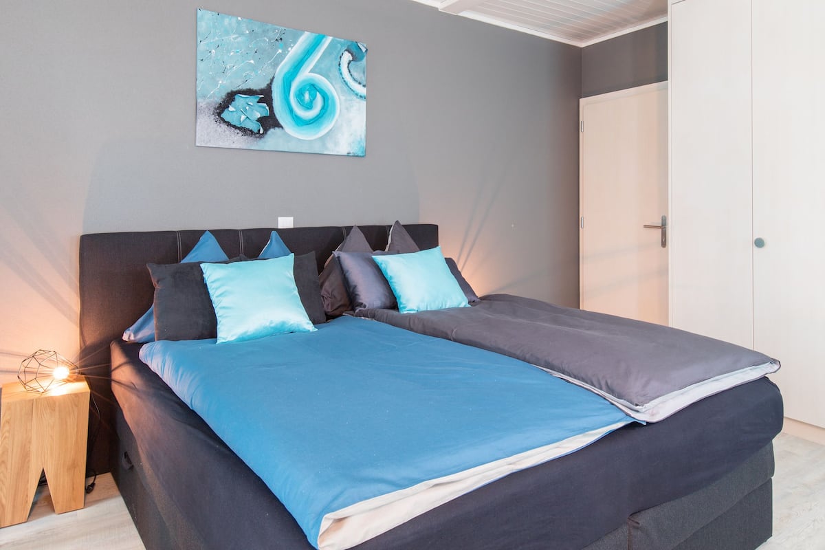 double room | hypo-allergenic bedding, pillow-top beds, individually decorated, desk