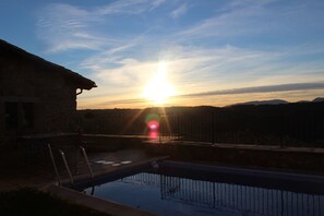 Outdoor pool - Quiet and cozy house (Vilaplana la Baronia de Rialb Lleida)