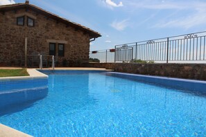 Outdoor pool - Quiet and cozy house (Vilaplana la Baronia de Rialb Lleida)