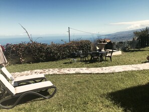 تناول الطعام بالخارج