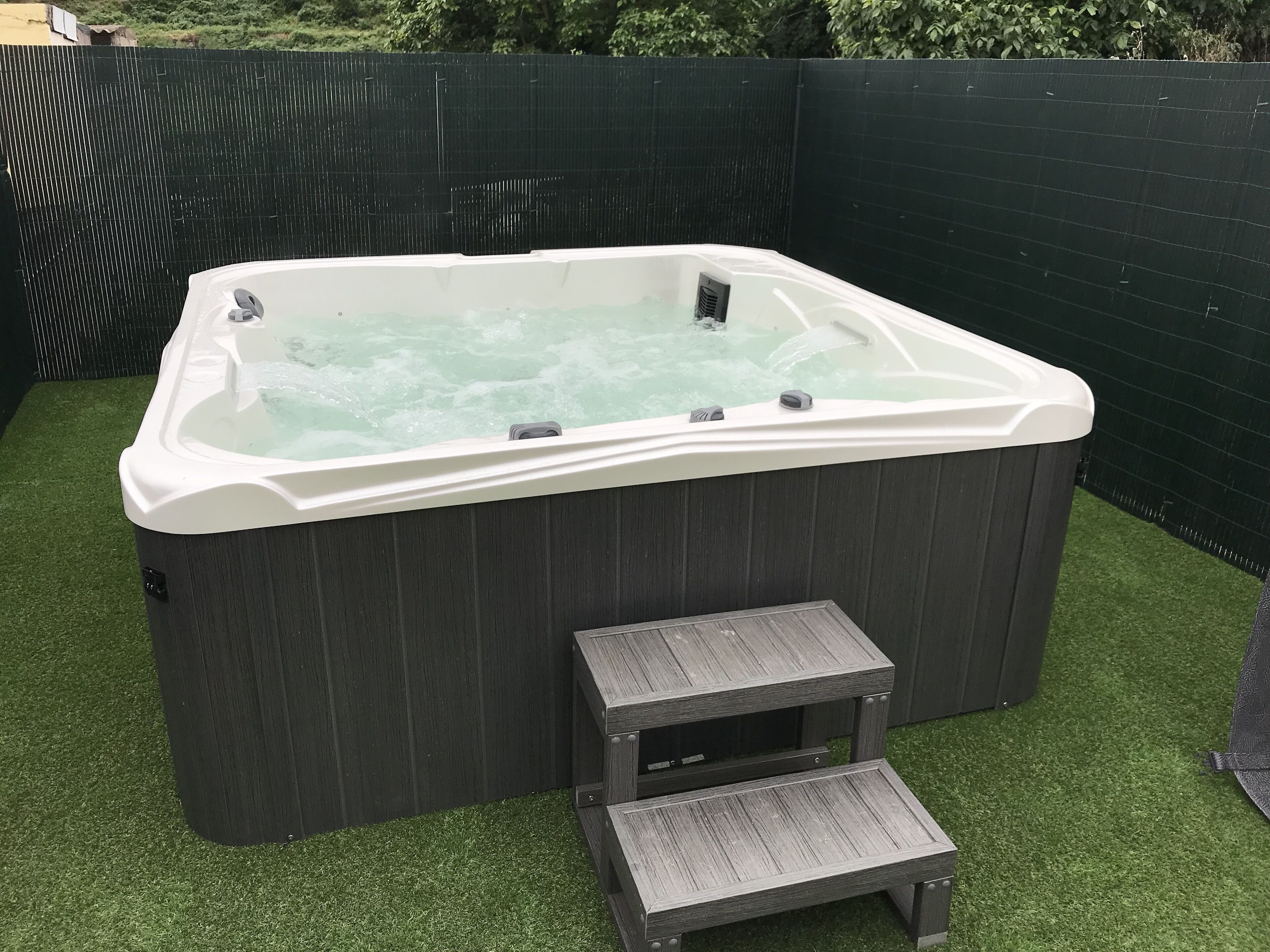 Bain à remous extérieur