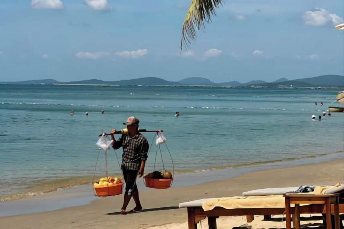 Beach | Private beach, sun loungers, beach umbrellas, beach towels