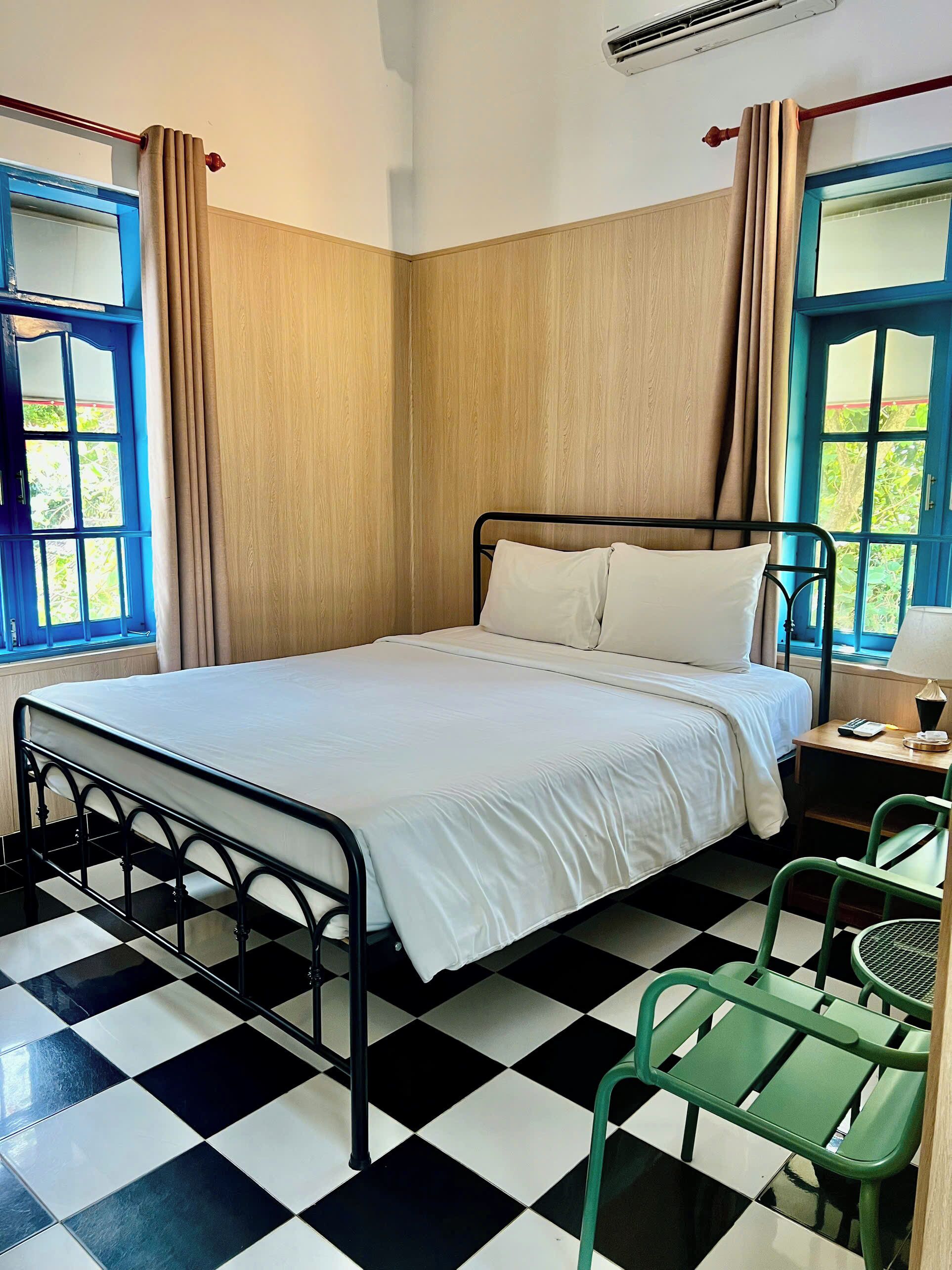 Chambre Standard double, vue sur le jardin | Draps en coton égyptien, literie de qualité, couette en duvet