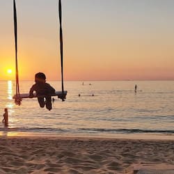 Private beach, sun-loungers, beach umbrellas, beach towels