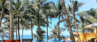 Vida Loca Resort & Sunset Beach