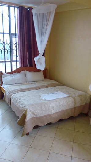 Standard Room | Desk, free WiFi, bed sheets - Mwananchi Hotel (Kericho)