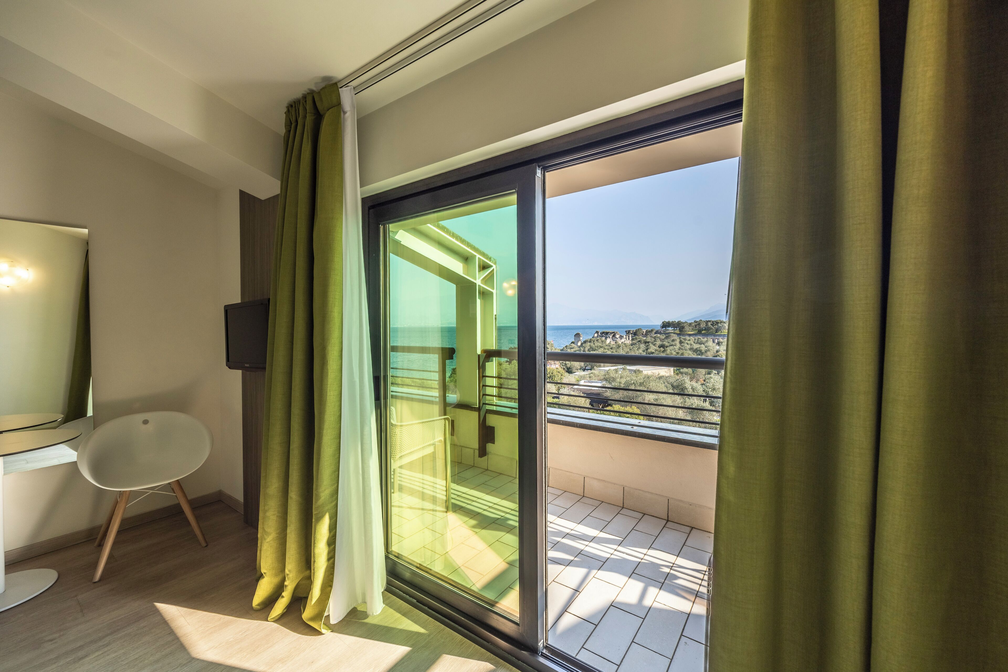 double or twin room, balcony, partial lake view | 1 bedroom, down duvets, minibar, in-room safe