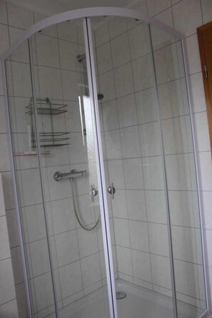 Apartment (2) | Dusche im Bad