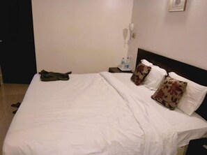 Espacio para trabajar con laptop y wifi gratis