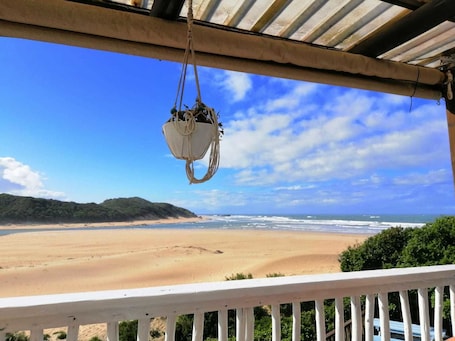 Una playa cerca, arena blanca