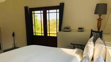 Deluxe Studio | Premium bedding, individually decorated, individually furnished