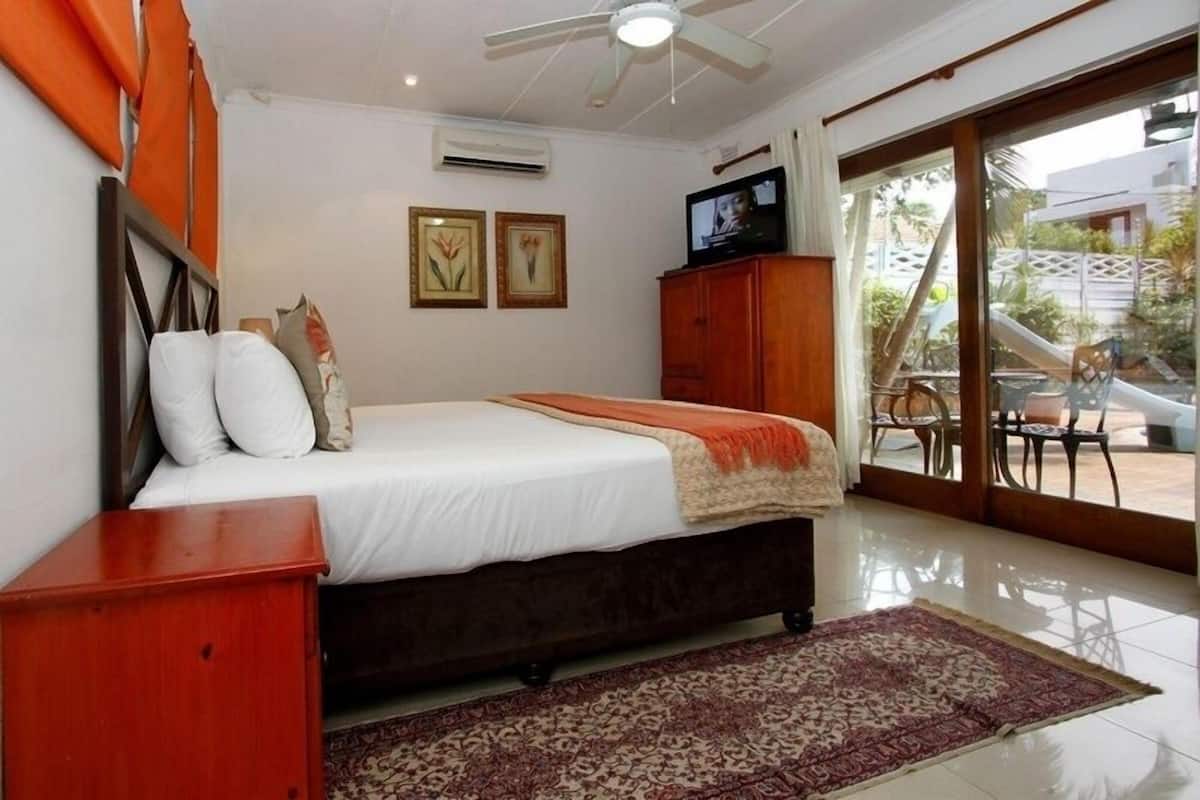 Kamar Deluks, pemandangan kolam renang (Family) | 2 kamar tidur, brankas, meja kerja, dan Wi-Fi gratis