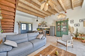 Télévision, cheminée, table de tennis de table