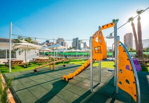 Zona de juegos infantil al aire libre