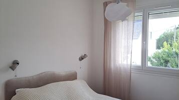 3 slaapkamers, een strijkplank/strijkijzer, gratis wifi, beddengoed