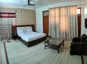 Deluxe Double Room | Individually decorated, desk, laptop workspace, soundproofing - Winsome Residency (Noida)