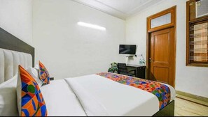 Deluxe Double Room | Individually decorated, desk, laptop workspace, soundproofing