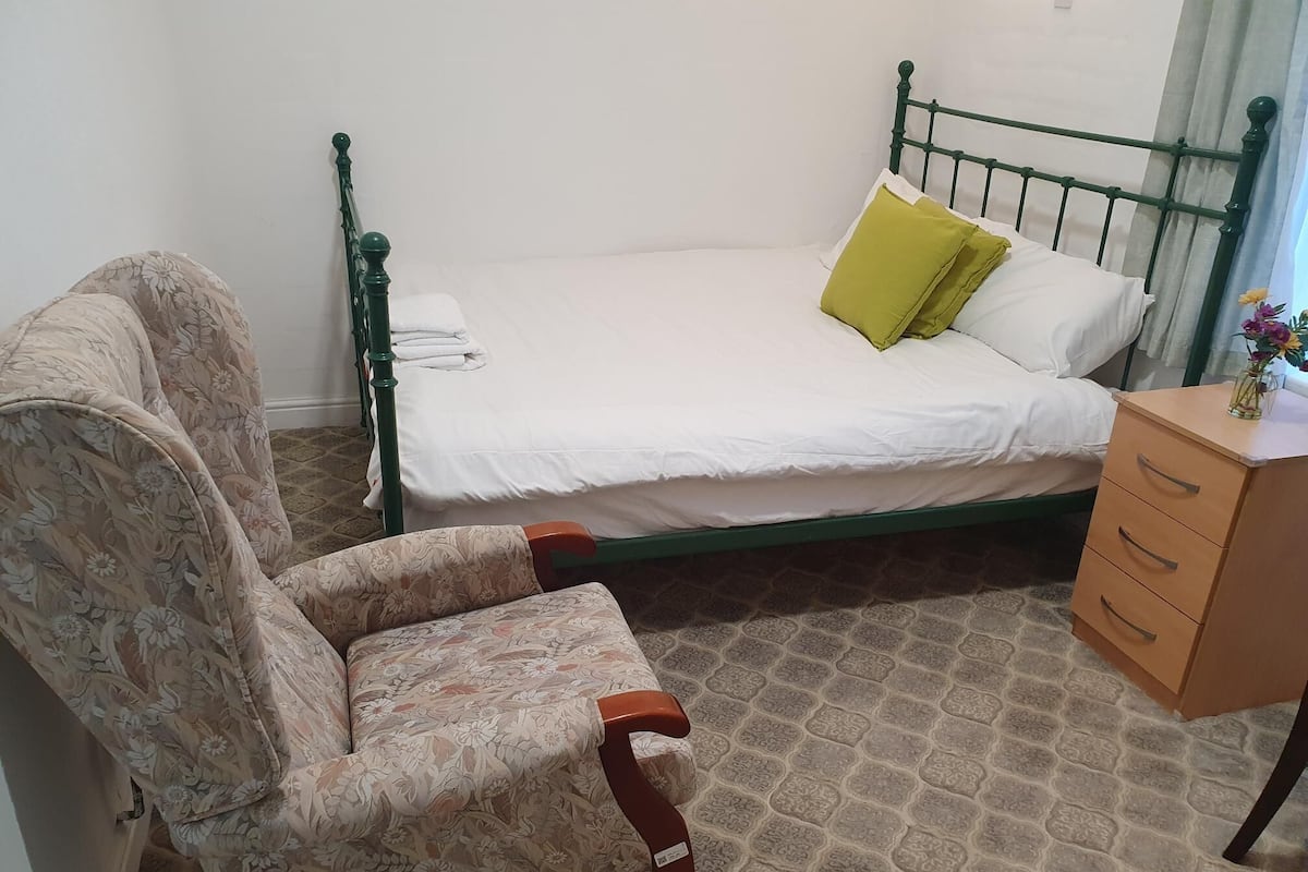 Classic Double Room | Peralatan tempat tidur premium, dihias secara berasingan
