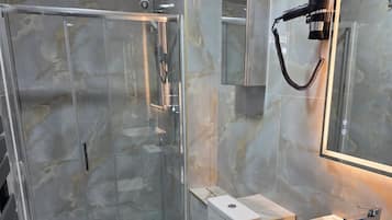 Classic Double Room | Bathroom | Shower, free toiletries, towels, soap