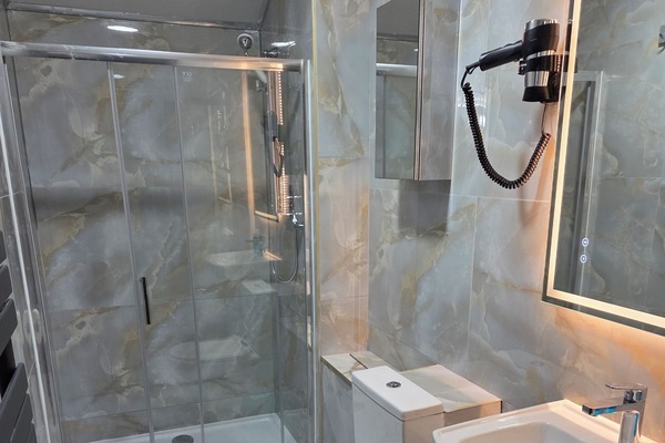 Classic Double Room | Bathroom