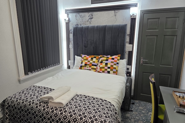 Chambre Double Classique | Literie de qualité supérieure, décoration personnalisée