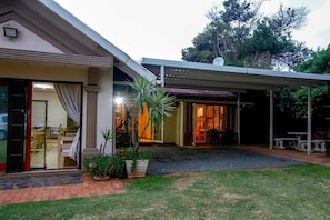 Exterior - Umhlanga Backpackers (Umhlanga)