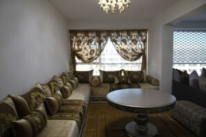 Apartment | Living room | Flat-screen TV