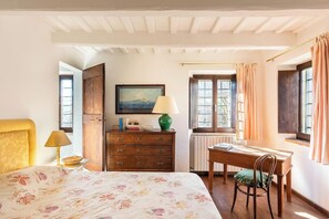 4 chambres, fer et planche à repasser, Wi-Fi gratuit, draps fournis