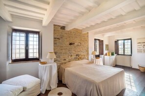 4 chambres, fer et planche à repasser, Wi-Fi gratuit, draps fournis