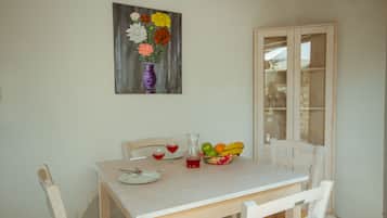 Room | In-room dining