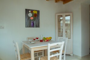 Huone | Ruokailu omassa huoneessa