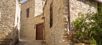 Thyone Studio Cottage