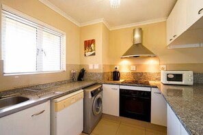 Apartment, 2 Bedrooms | Private kitchen | Fridge, microwave, stovetop, electric kettle - Summersands Apartment (Durban)