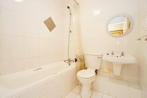 Apartment, 2 Bedrooms | Bathroom | Separate tub and shower, free toiletries, towels