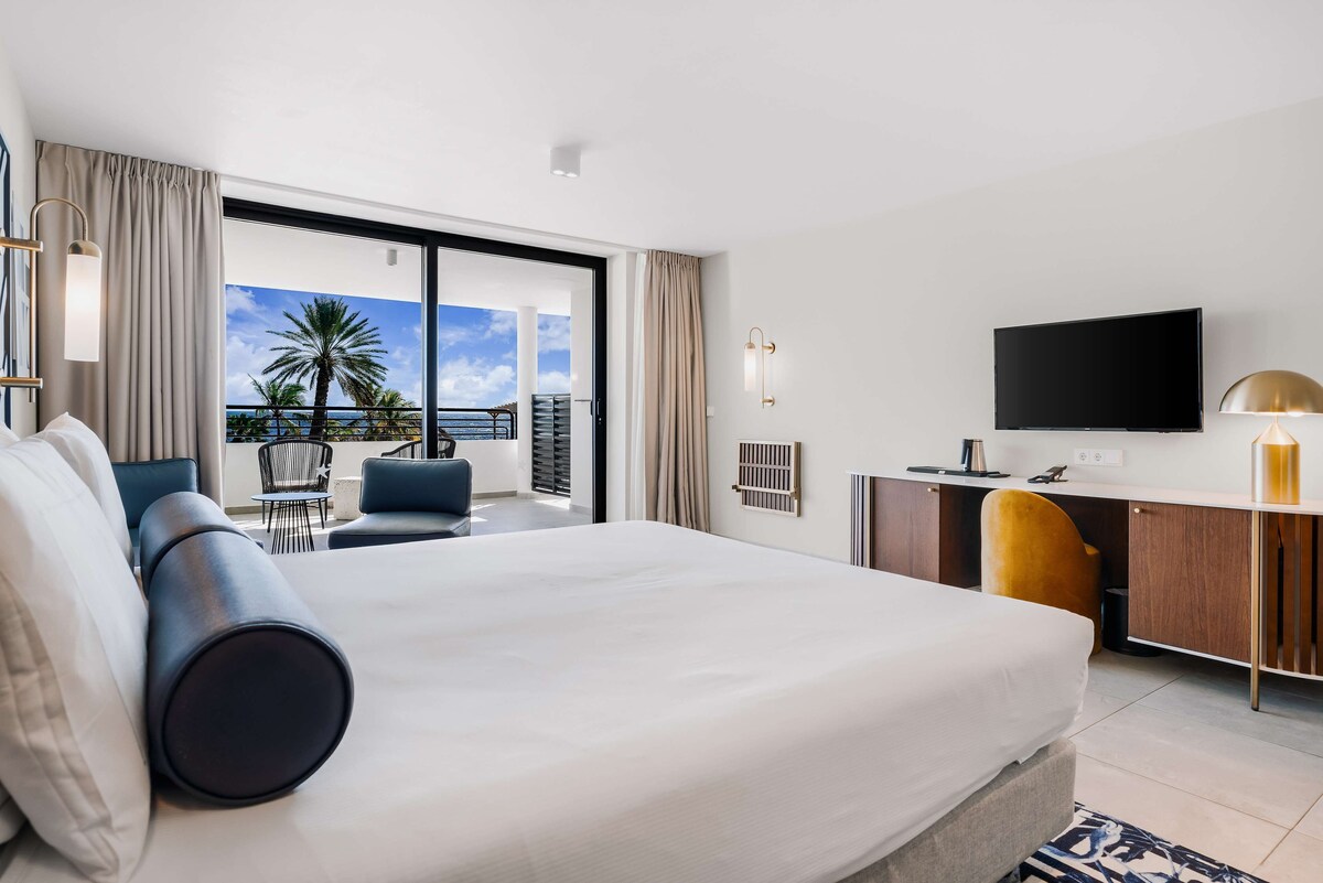 Deluxe Room, 1 King Bed, Oceanfront | View from room
