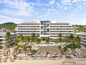 私家海滩、白沙、小屋（收费）、沙滩椅