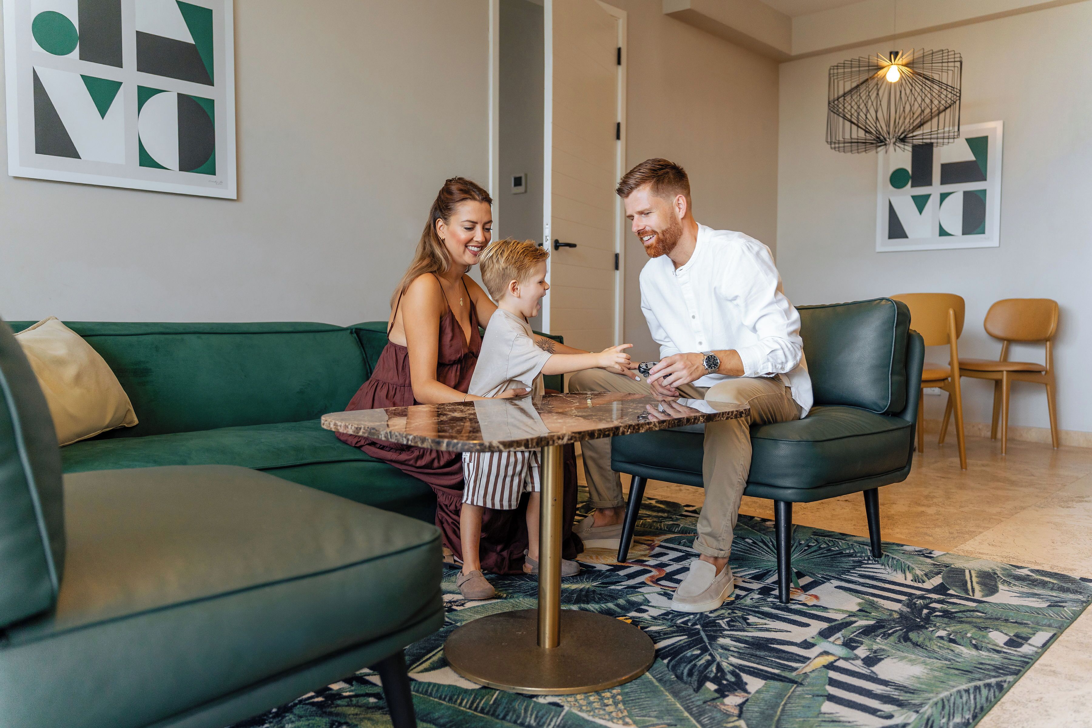 7 restaurants, breakfast, lunch, dinner served; barbecue 