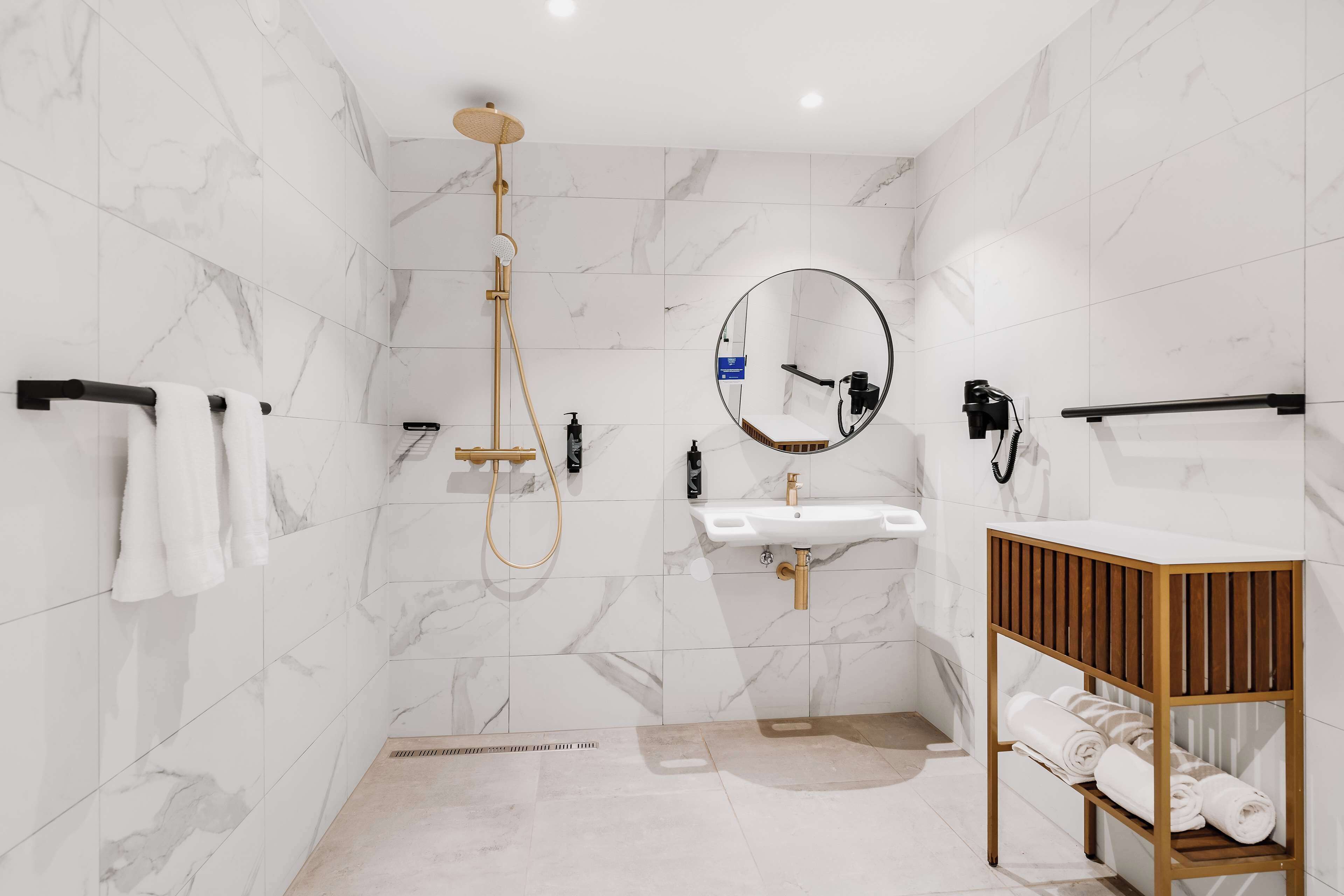 Shower kamar mandi