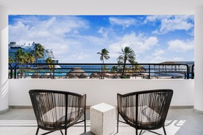 Deluxe-værelse - 1 kingsize-seng - ved havet | Terrasse/gårdhave
