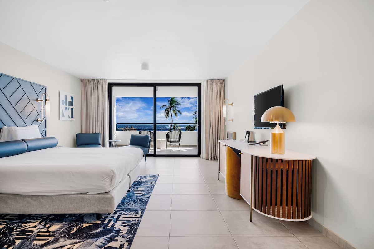 Deluxe Room, 1 King Bed, Oceanfront
