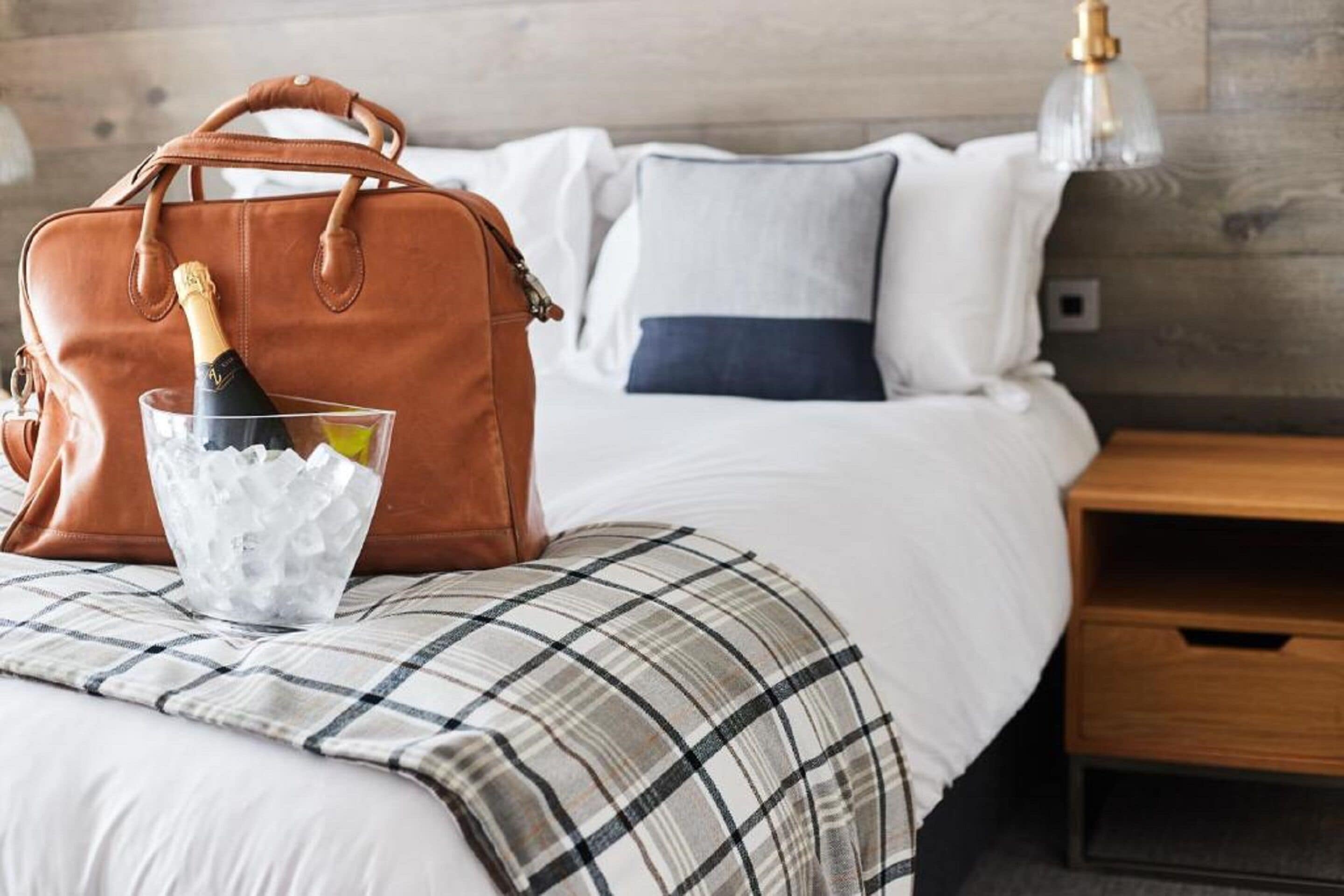 standard double room | desk, laptop workspace, free wifi, bed sheets