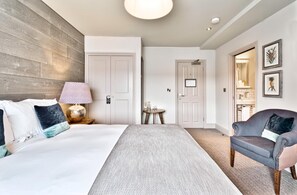 Skrivebord, skrivebord for bærbar PC, wi-fi (inkludert) og sengetøy