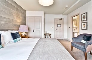 Desk, laptop workspace, free WiFi, bed sheets