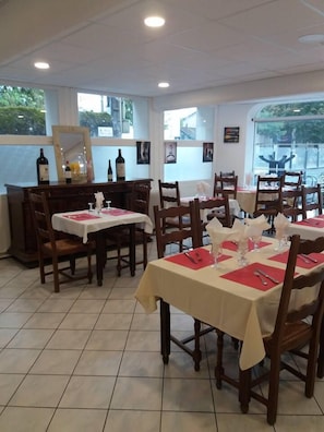 Daily continental breakfast (EUR 6.50 per person)
