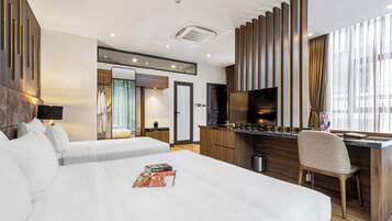 Familjerum | Sängtillbehör av högsta kvalitet, minibar, skrivbord och ljudisolering