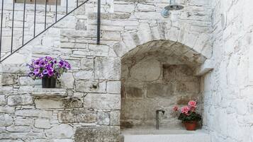 House, 1 Bedroom | Terrace/patio