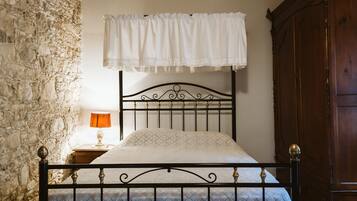 House, 1 Bedroom | 1 bedroom, iron/ironing board, free WiFi, bed sheets