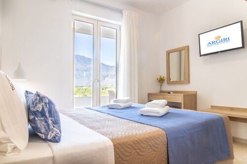 Argiri Apartments & Suites