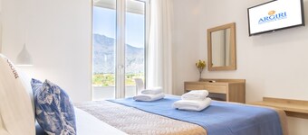 Argiri Apartments & Suites