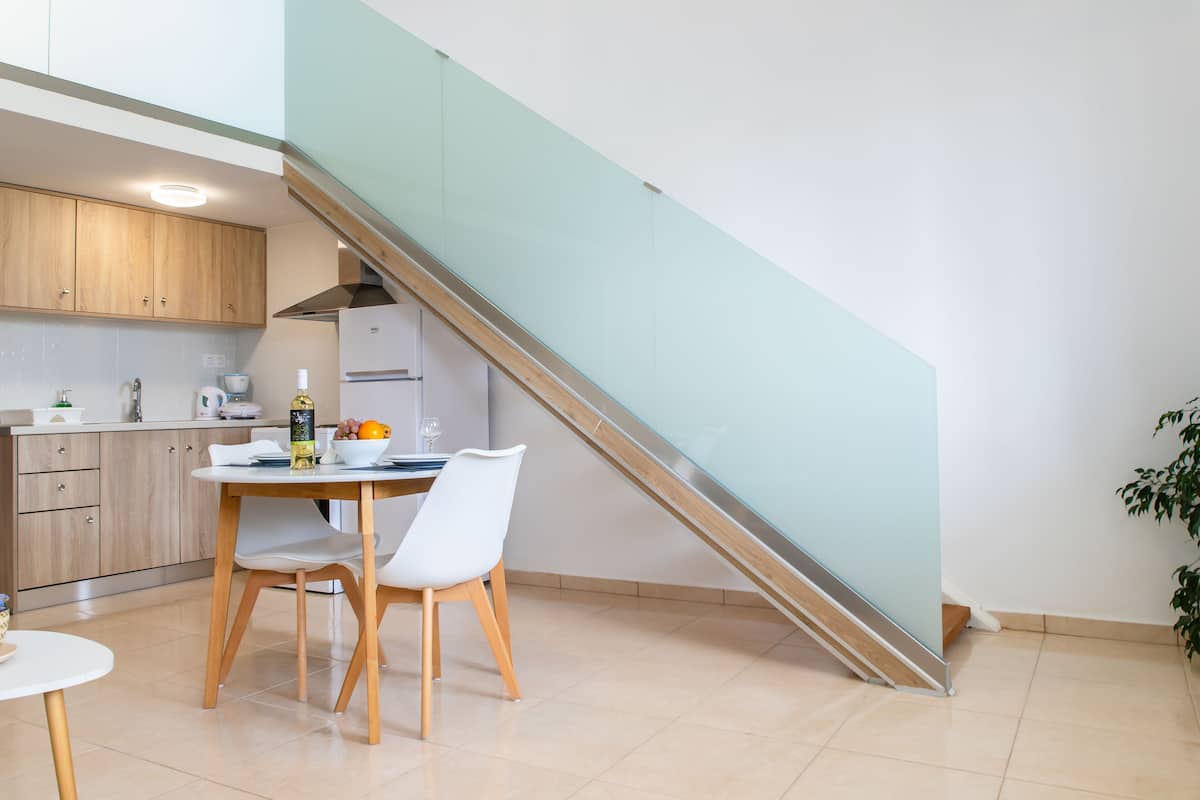 Loft Deluxe (Duplex, 2 Persons) | Cocineta privada | Refrigerador con congelador, horno y parrilla de estufa
